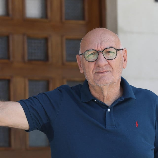 <p>U Makarskoj je Tonći Gojak svima poznat kao nekada&scaron;nji načelnik PP-a Makarska u dva mandata koji je, u stvari, tri puta umirovljen</p>