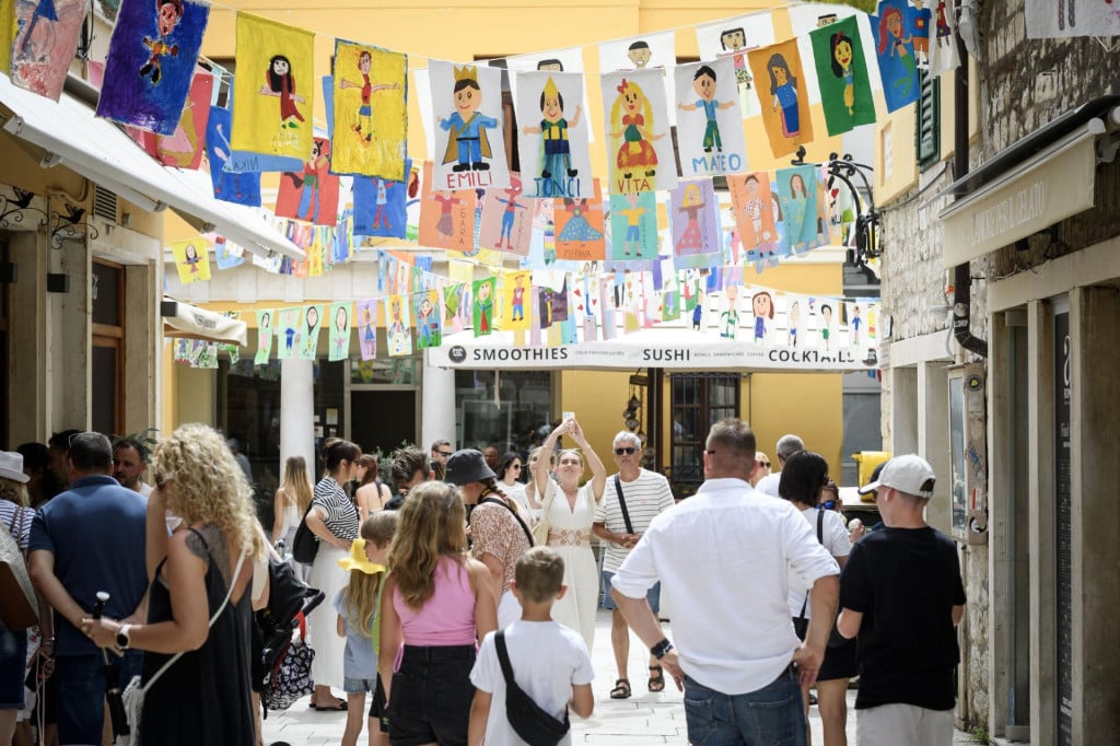 <p>&Scaron;to se tiče prvih pet mjeseci, &Scaron;ibenik bilježi rast od 15 posto i u noćenjima i u dolascima, kaže direktor Turističke zajednice grada &Scaron;ibenika&nbsp;Dino Karađole&nbsp;</p>