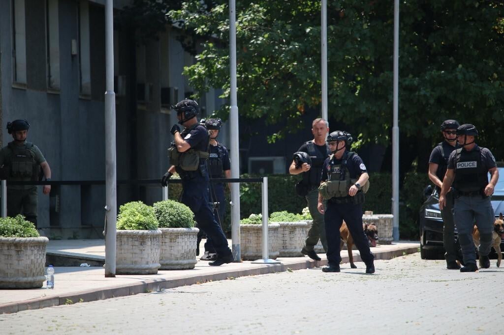 <p>Pet osoba uhićeno je u nedjelju na Kosovu tijekom zajedničke operacije Ureda posebnog tužiteljstva i Policije Kosova</p>