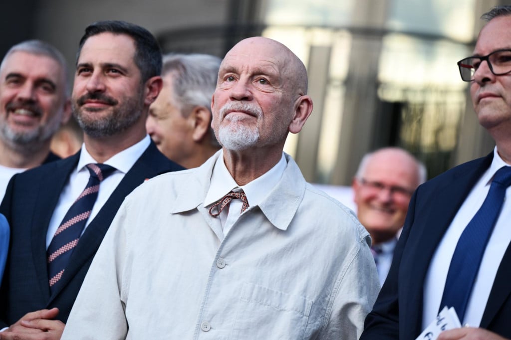 <p>Na fotografiji: Tonci Glavina, John Malkovich.&nbsp;</p>