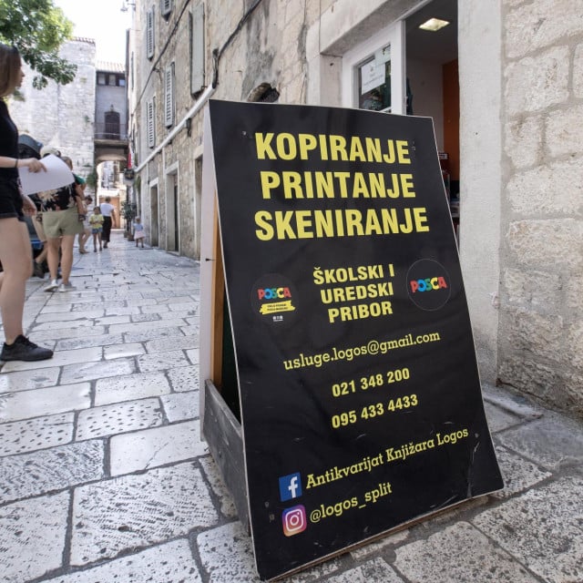 <p>Dosta udžbenika učenici su kupili u antikvarijatima a većinu - kopirali<br>
