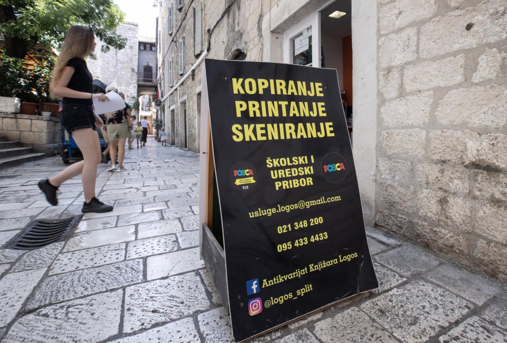 <p>Dosta udžbenika učenici su kupili u antikvarijatima a većinu - kopirali<br>