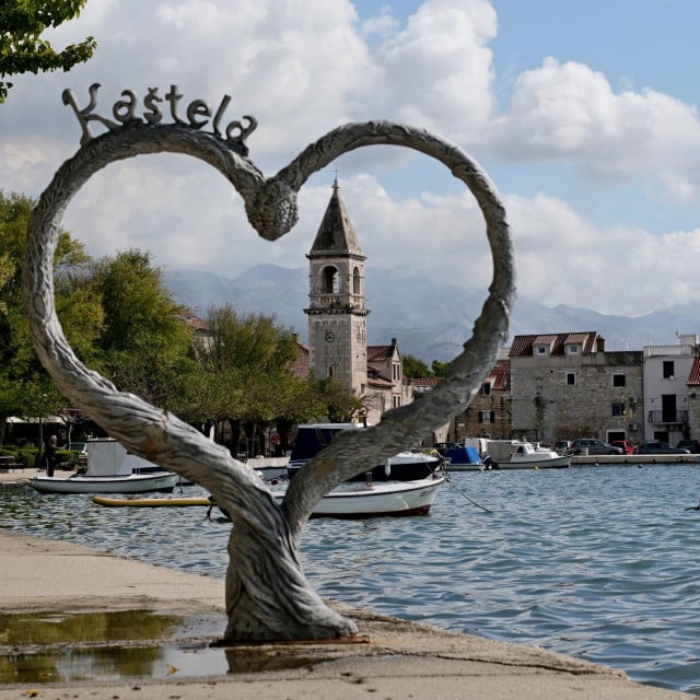 <p>Ka&scaron;tela<br>
<br>
&nbsp;</p>