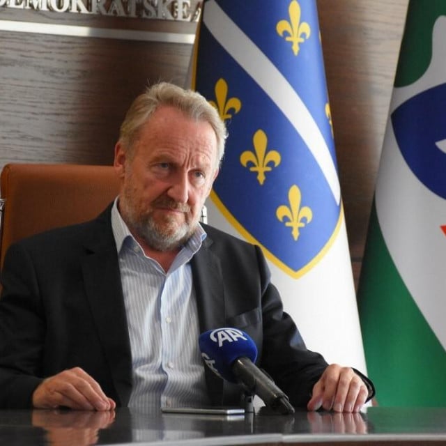 <p>Bakir Izetbegović</p>