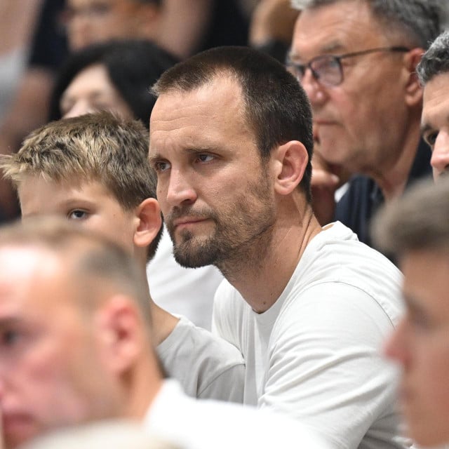 <p>&Scaron;ime Erlić na utakmici u Vi&scaron;njiku</p>

<p><br>
&nbsp;</p>