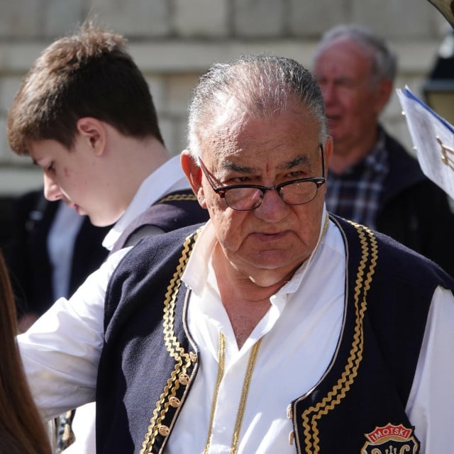 <p>Profesor Glibota i danas u mirovini jo&scaron; uvijek svira</p>