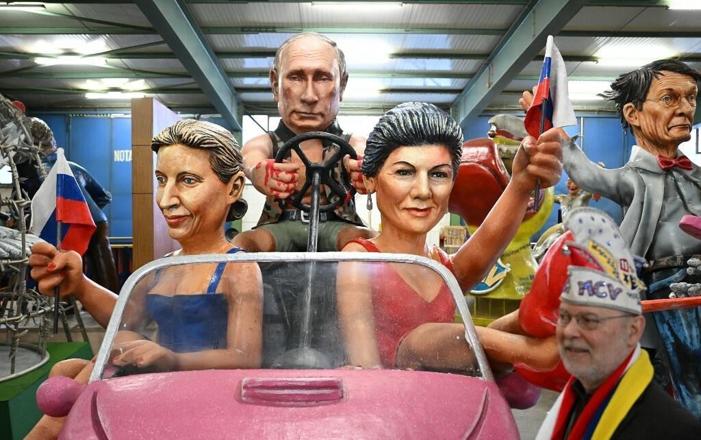 <p>Vladimir Putin&nbsp;često je meta karikiranja, ali&nbsp;ruski&nbsp;umjetnik&nbsp;Semjon Skrepetski&nbsp;zbog svojih je karikatura vjerojatno platio životom. Karneval u Mainzu 2024.&nbsp;</p>

<p>&nbsp;</p>

<p>&nbsp;</p>
