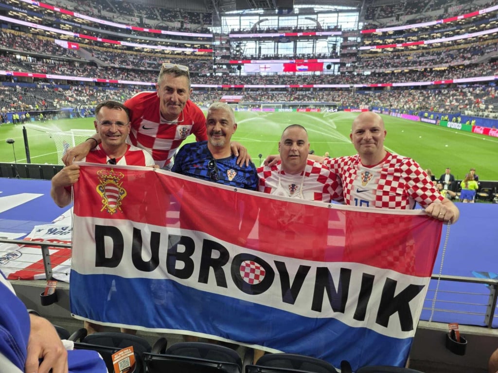 <p>Mario Zvono, Mi&scaron;o Fiorović, Edo Macanović, Andrija Bratičević i Ante Krstanović</p>