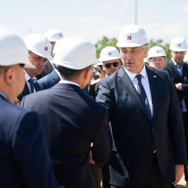 <p>Premijer Andrej&nbsp;Plenković za obilaska radova na sunčanoj elektrani Korlat. Opet su zategnuti odnosi na relaciji HDZ - DP</p>