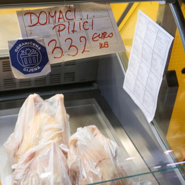 <p>Na domaćim&nbsp;pilićima, za razliku od onih koji se prodaju u supermarketimna, obično ne stoji natpis &lsquo;Uzgojeno bez upotrebe antibiotika&lsquo;&nbsp;&nbsp;(ilustracija)</p>