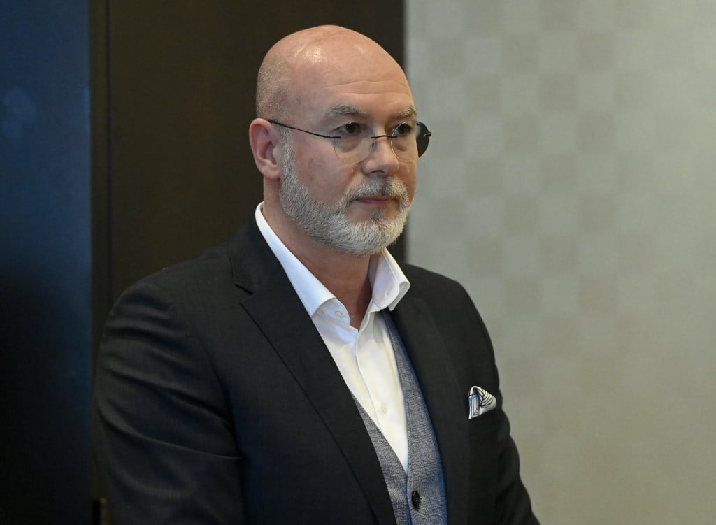 <p>Protiv glavnog tajnika HOO-a Sini&scaron;e Krajača&nbsp;Most je Uskoku&nbsp;podnio kaznenu prijavu&nbsp;zbog sumnje na zlouporabe pri tro&scaron;enju javnog novca, namje&scaron;tanje poslova i druga kaznena djela</p>