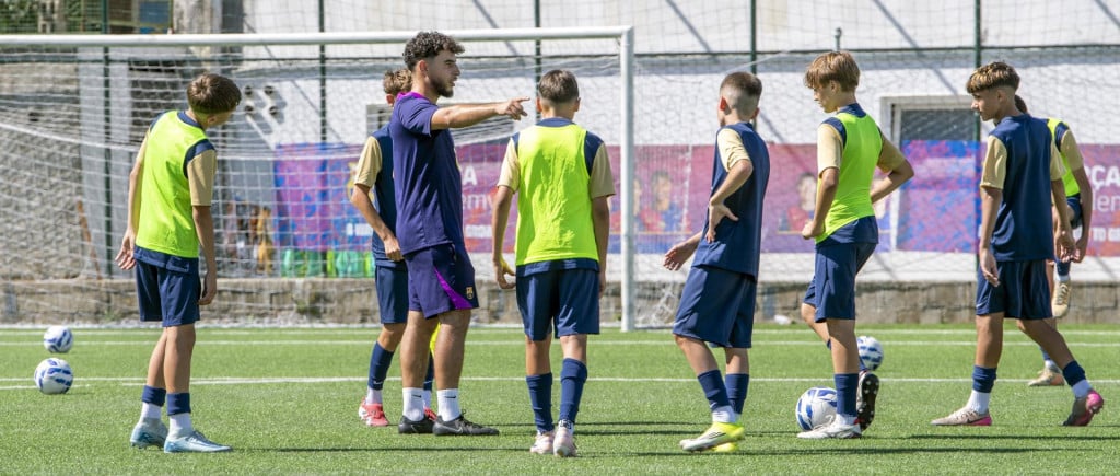 <p>Trener poznate nogometne &scaron;kole &lsquo;La Masia&lsquo;, Ihab Atif, s malim nogometa&scaron;ima u Stobreču&nbsp;<br>
&nbsp;</p>