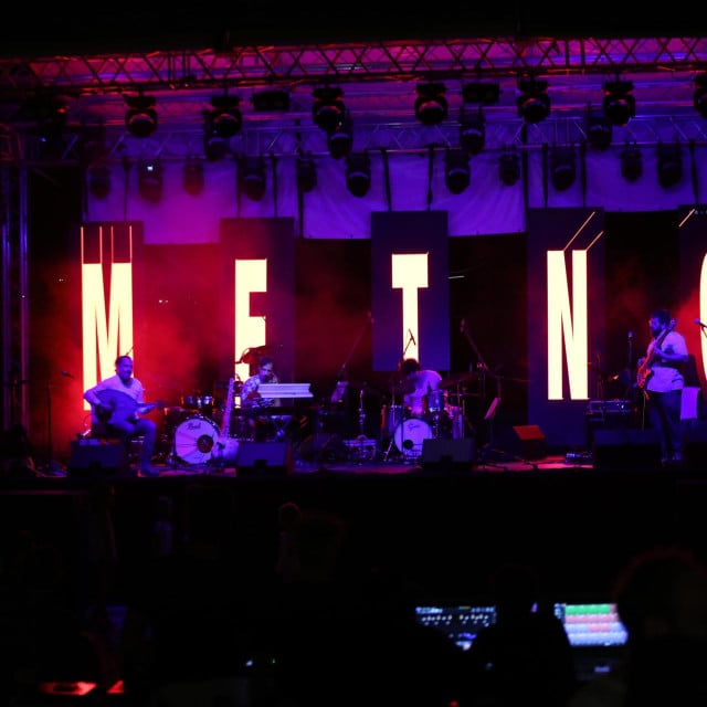 <p>Metno World Music Festival organizira makarski FA Tempet koji već 18 godina kontinuirano dovodi istaknute izvođače svjetske glazbene scene u Makarsku</p>