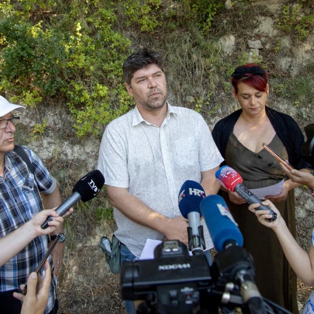 <p>Udruga vlasnika zemlji&scaron;ta na Marjanu</p>