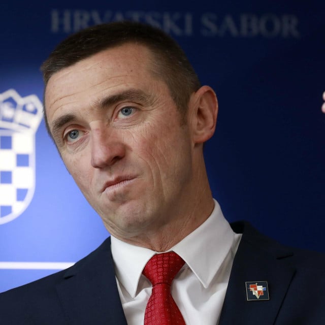 <p>&nbsp;Ivan Penava:&nbsp;Tema na&scaron;e inicijative je samo jedna stvar:&nbsp;zaustavljanje preglasavanja Hrvata kroz jedinstvenu izbornu jedinicu u kojoj Hrvate nitko vi&scaron;e neće moći preglasavati<br>
&nbsp;</p>