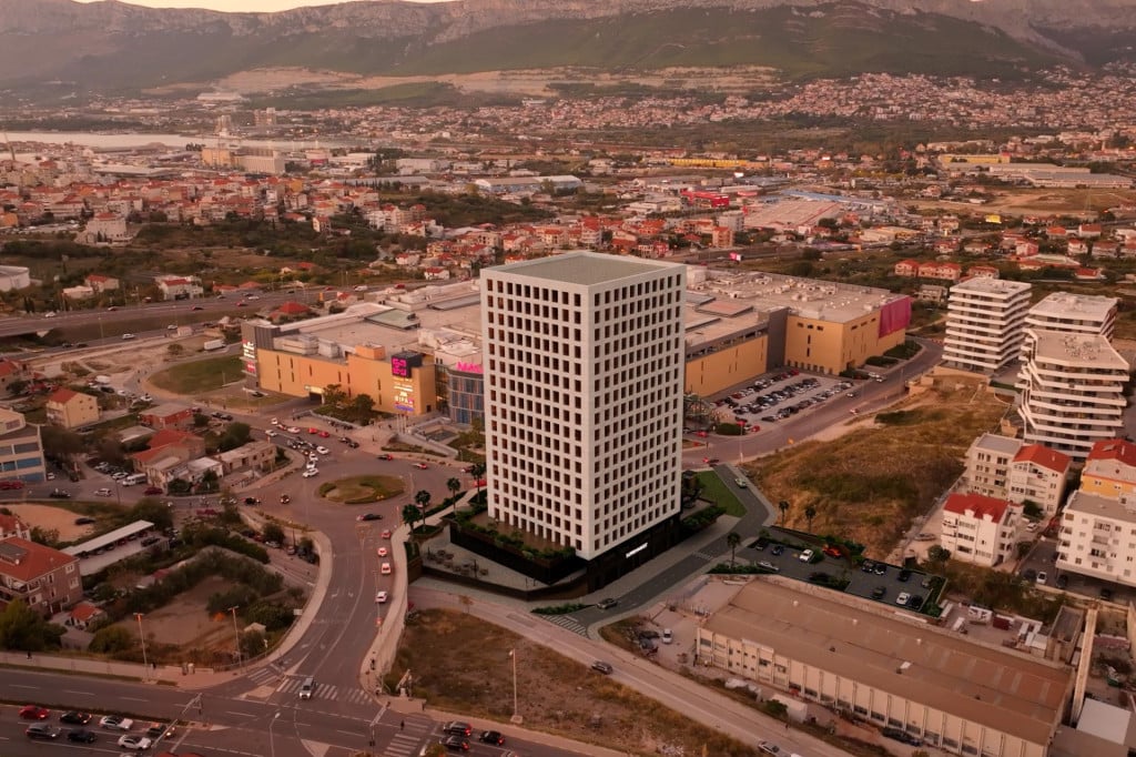 <p>ADRIA SKY TOWER</p>
