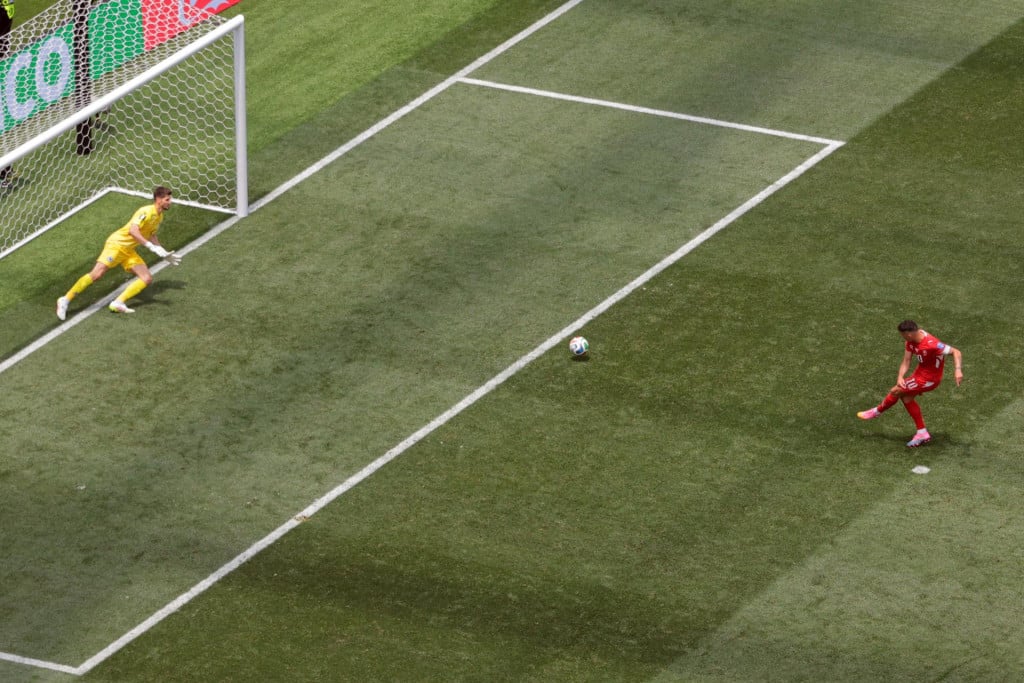 <p>Granit Xhaka sinoć je izvođenjem penala&nbsp;postigao&nbsp;četvrti gol svoje momčadi u srazu s BiH</p>