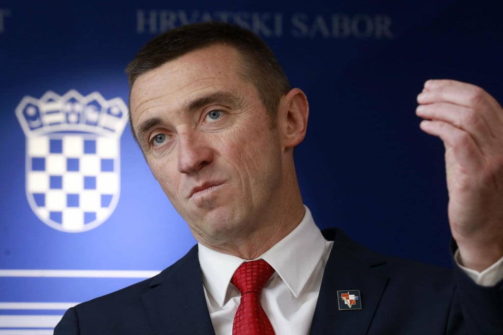 <p>&nbsp;Ivan Penava:&nbsp;Tema na&scaron;e inicijative je samo jedna stvar:&nbsp; zaustavljanje preglasavanja Hrvata kroz jedinstvenu izbornu jedinicu u kojoj Hrvate nitko vi&scaron;e neće moći preglasavati<br>
&nbsp;</p>