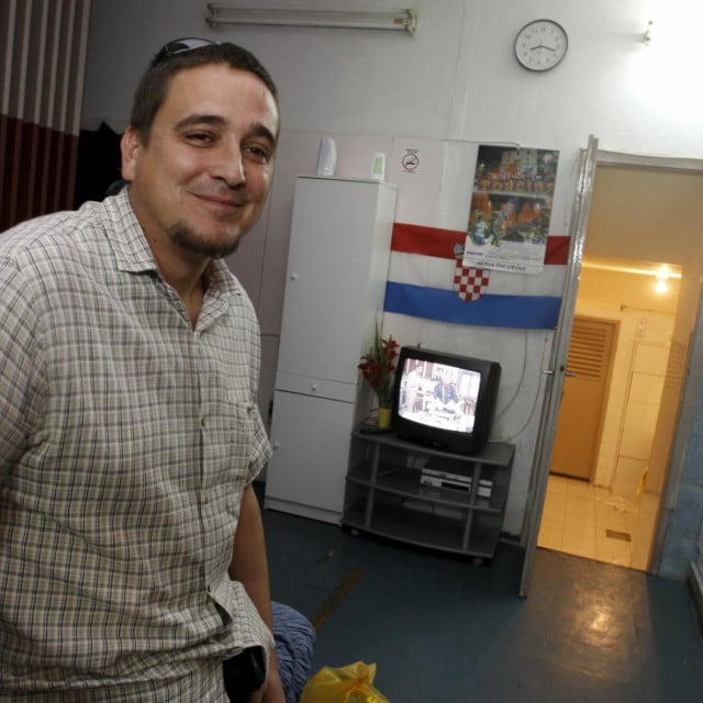<p>Drago Lelas bio je de facto dijete kad je volonterski počeo pomagati beskućnicima (na fotografiji u prvom splitskom prihvatili&scaron;tu za beskućnike koje je udruga Most otvorila)</p>