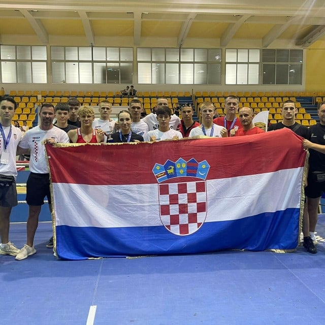 <p>Ba&scaron;ić i Blažević među mladim reprezentativcima i trenerima reprezentacije Hrvatske</p>