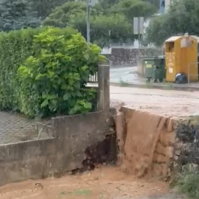 <p>Pravi potop u Bleibur&scaron;koj ulici u Imotskom</p>