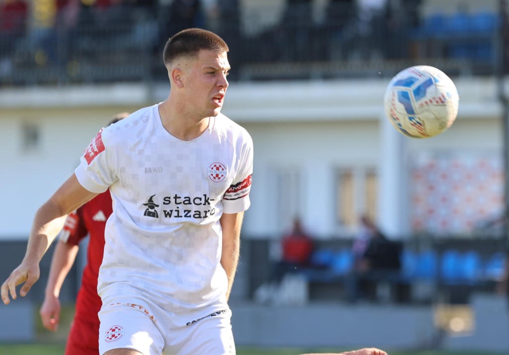 <p>Zmijavci, 101124.<br>
SRC Marijan Suto Mrma.<br>
Nogometna utakmica 14. kola SuperSport 1. NL, Croatia - Sesvete.<br>
Na fotografiji: Tomislav Arkovic (bijeli Croatia)<br>