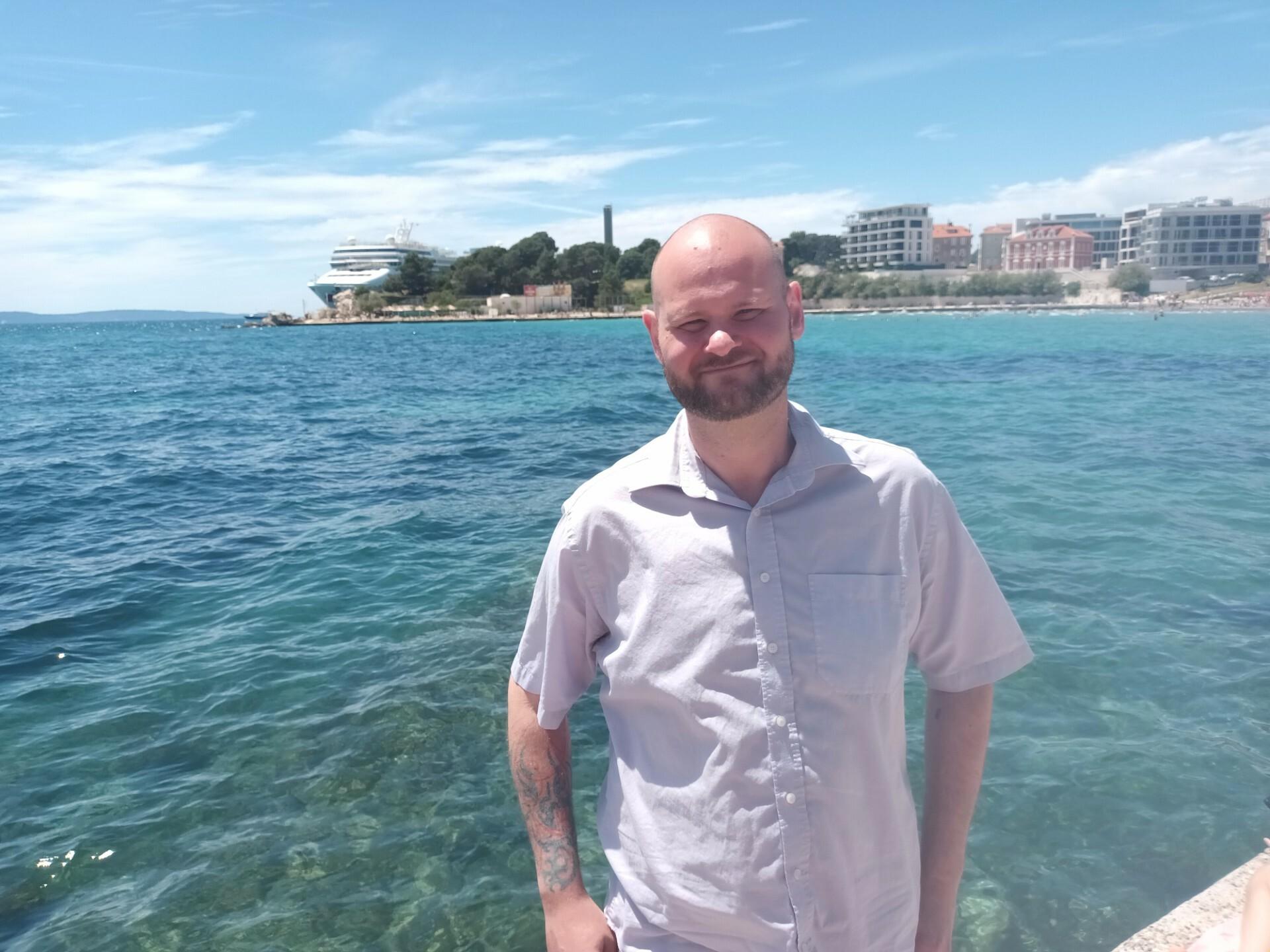 Molekularni biolog s Islanda živio je dugo u SAD-u, a onda se preselio u Split: ‘Sada vozim taksi, imam obitelj i sreću‘