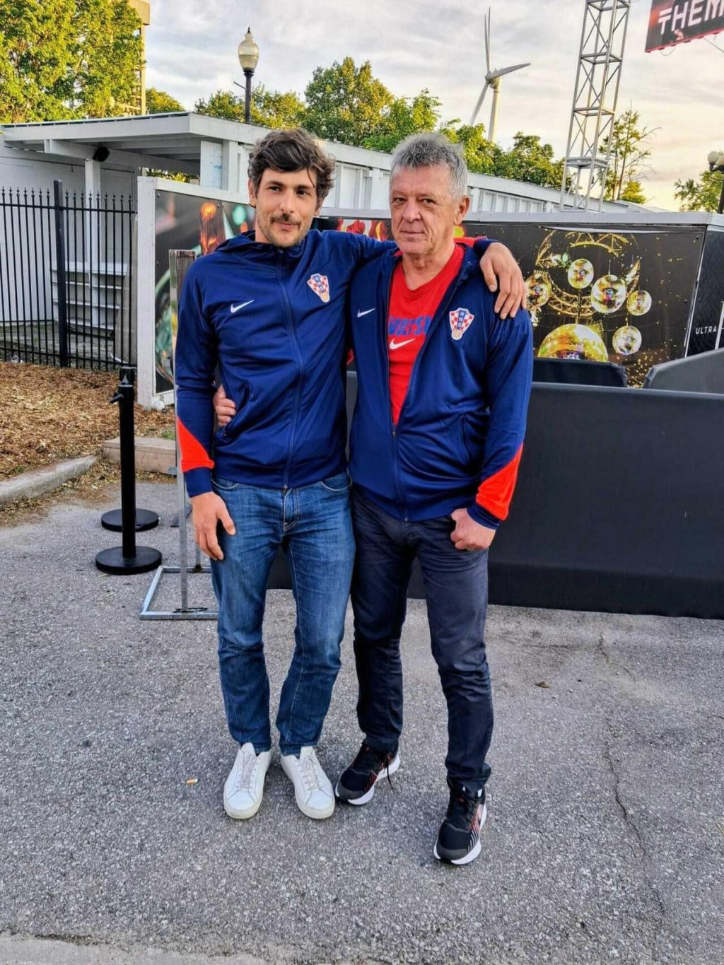 <p>Ivan Turudić sa sinom Ivanom u Torontu</p>
