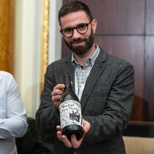 <p>Na fotografiji: Ante Sladic, sa svojim Debitom<br>
