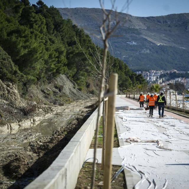 <p>&Scaron;etnica Duilovo - Stobreč na kojoj će se sasvim izvjesno čupati stabla...</p>