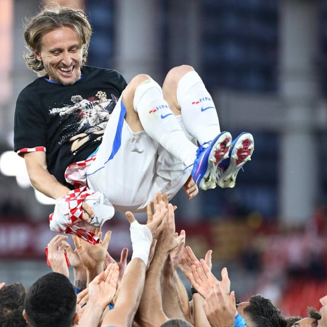 <p>&nbsp;Luka Modrić- slavlje nakon utakmice s Panaom</p>