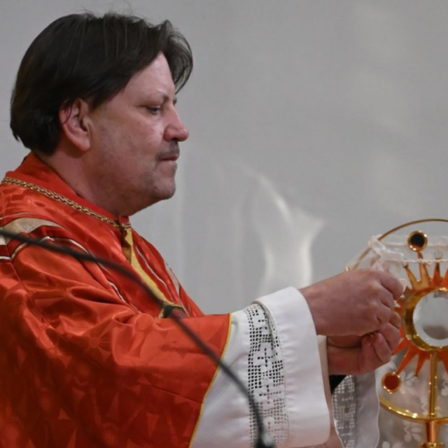 <p>Nesretni svećenik Robert Emer&scaron;ič</p>