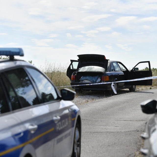 <p>Policija je sinoć u 23.44 zaprimila dojavu da je u Zadru na gradskom predjelu Bokanjac do&scaron;lo do tučnjave u kojoj su sudjelovale dvije mu&scaron;ke osobe. Nakon tučnjave jedan je mu&scaron;karac preminuo.</p>