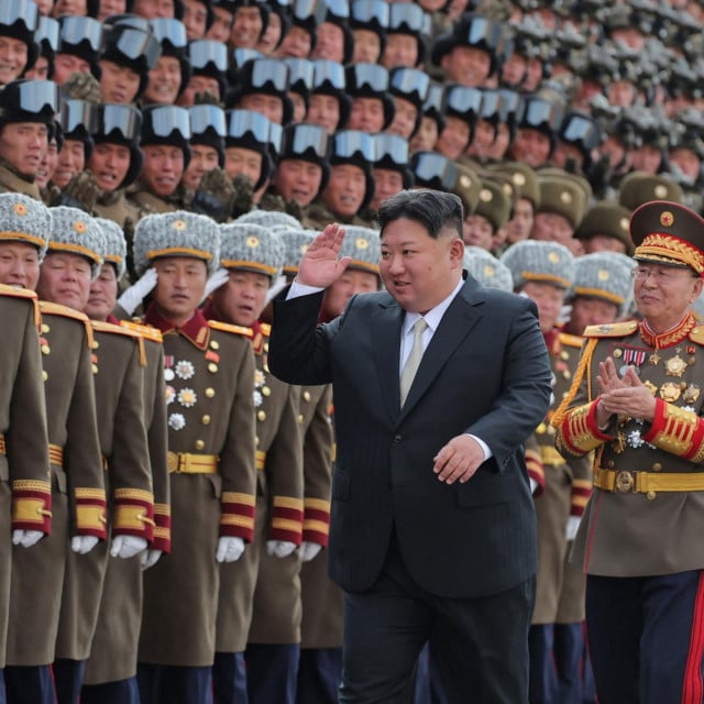 <p>Sjevernokorejski&nbsp;čelnik&nbsp;Kim Jong-un&nbsp;na Trgu Kim Il-sunga u Pjongjangu 2026. godine</p>