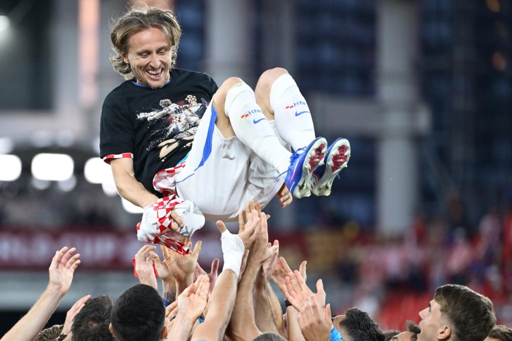 <p>&nbsp;Luka Modrić- slavlje nakon utakmice s Panaom</p>