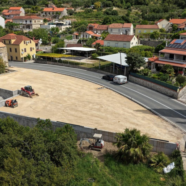 <p>Trsteno će uskoro dobiti novu autobusnu stanicu i parkirali&scaron;te</p>