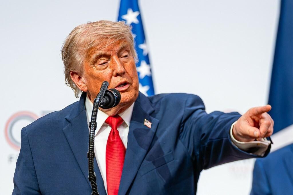 <p>Ljutiti&nbsp;Trump je senatora Cassidyja nazvao &lsquo;luđakom&lsquo; i zapovjedio mu da sjedne, dok mu je na Cassidyjevo obraćanje s &lsquo;brate&lsquo;grubo odbrusio da mu on nije brat</p>