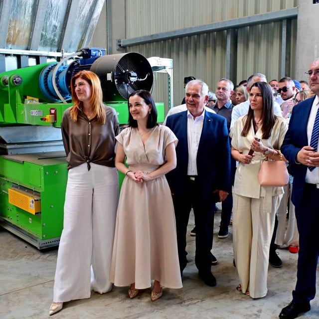 <p>Sonja Čikotić,&nbsp;Marija Vučković, Ante Čikotić, Matea Dorčić, Blaženko Boban i Ivan Bugarin u pogonu</p>