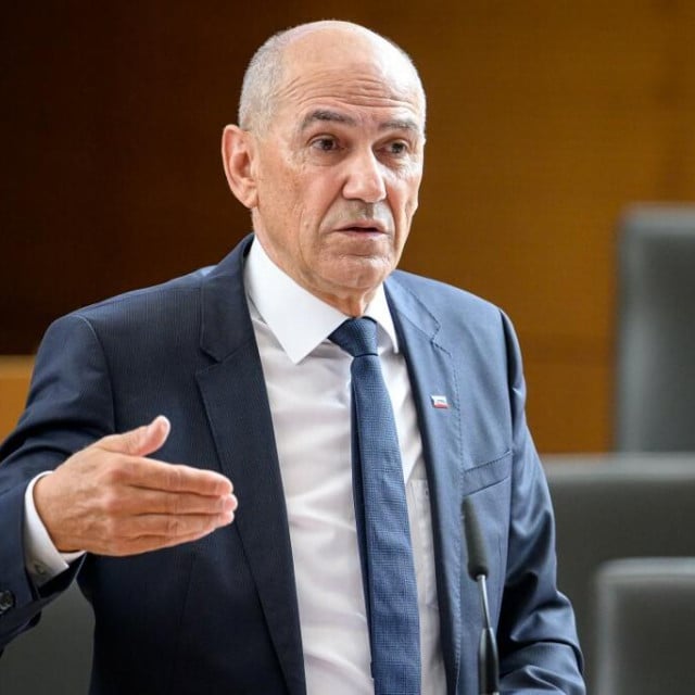 <p>Janez Jan&scaron;a najavio je premje&scaron;tanje slovenskog veleposlanstva iz Tel Aviva u Jeruzalem te povlačenje priznanja palestinske&nbsp;države</p>