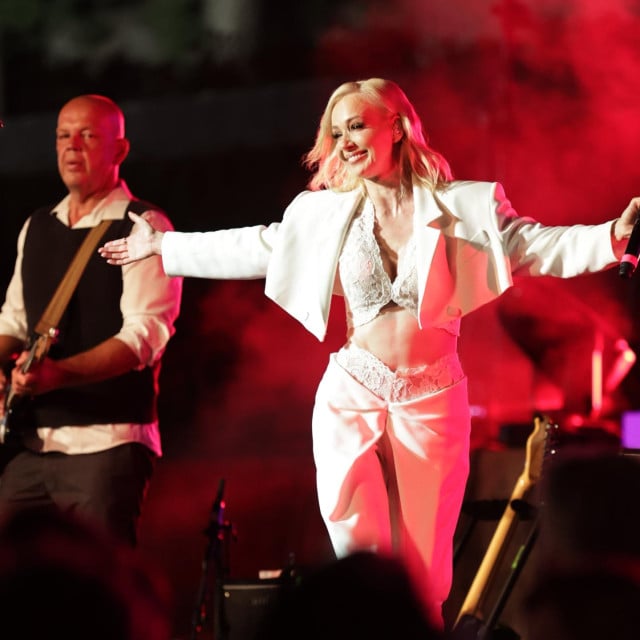 <p>Jelena Rozga u elementu</p>