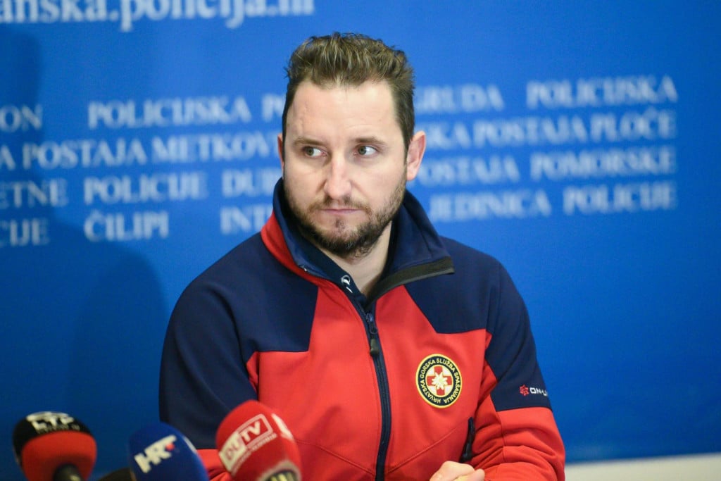 <p>&nbsp;Marijo Begić:&nbsp;Ispod dva dana sigurno ne bismo to mogli organizirati, tako da je te&scaron;ko vjerovati da bismo pod ru&scaron;evinama spa&scaron;avali žive osobe</p>
