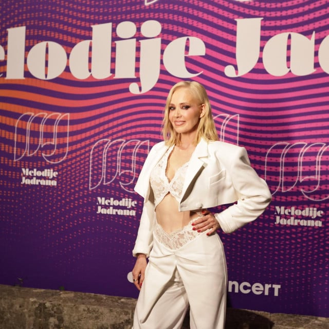 <p>Jelena Rozga priredila je splitskoj publici večer ispunjenu emocijama, uspomenama i bezvremenskim hitovima</p>