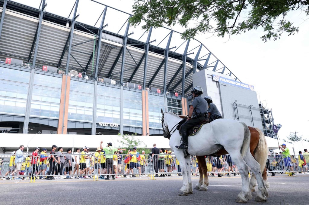 <p>Policija ispred stadiona u Philadelphiji</p>