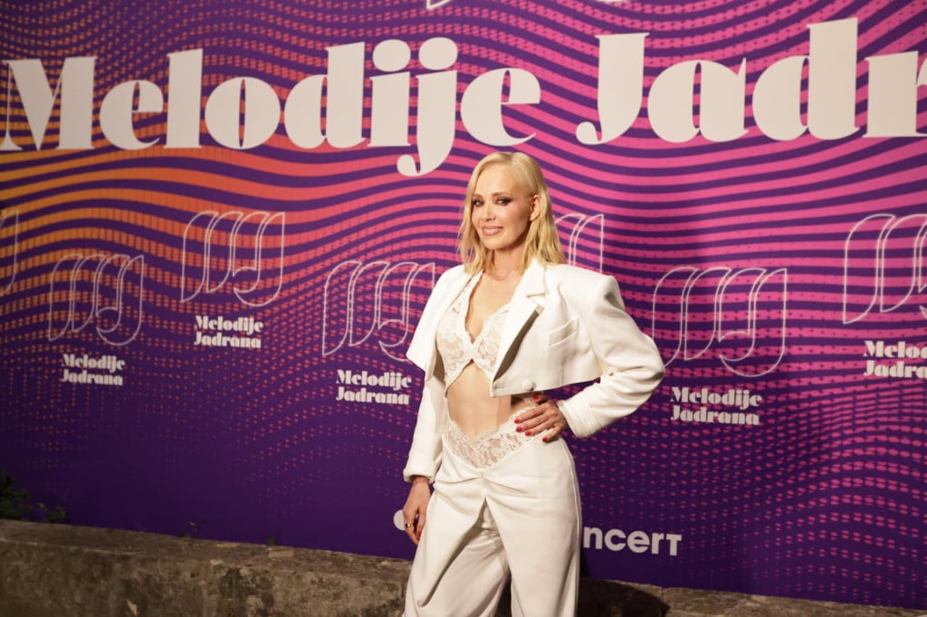 <p>Jelena Rozga priredila je splitskoj publici večer ispunjenu emocijama, uspomenama i bezvremenskim hitovima</p>