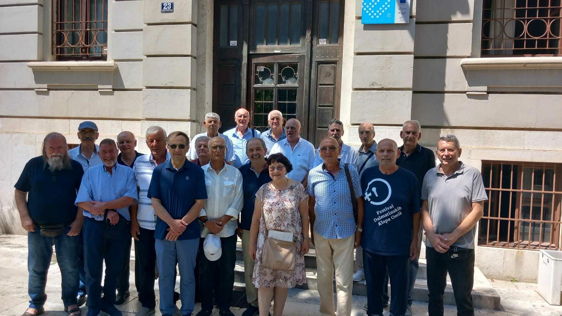 Emotivno okupljanje za pola stoljeća mature; bivši učenici poznate splitske škole evocirali uspomene na najljepše dane