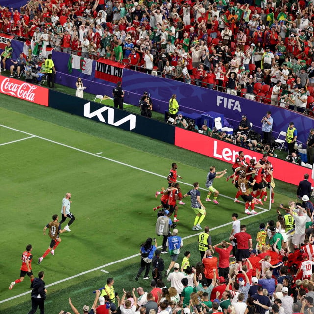 <p>Austrija slavi treći gol protiv Alžira</p>