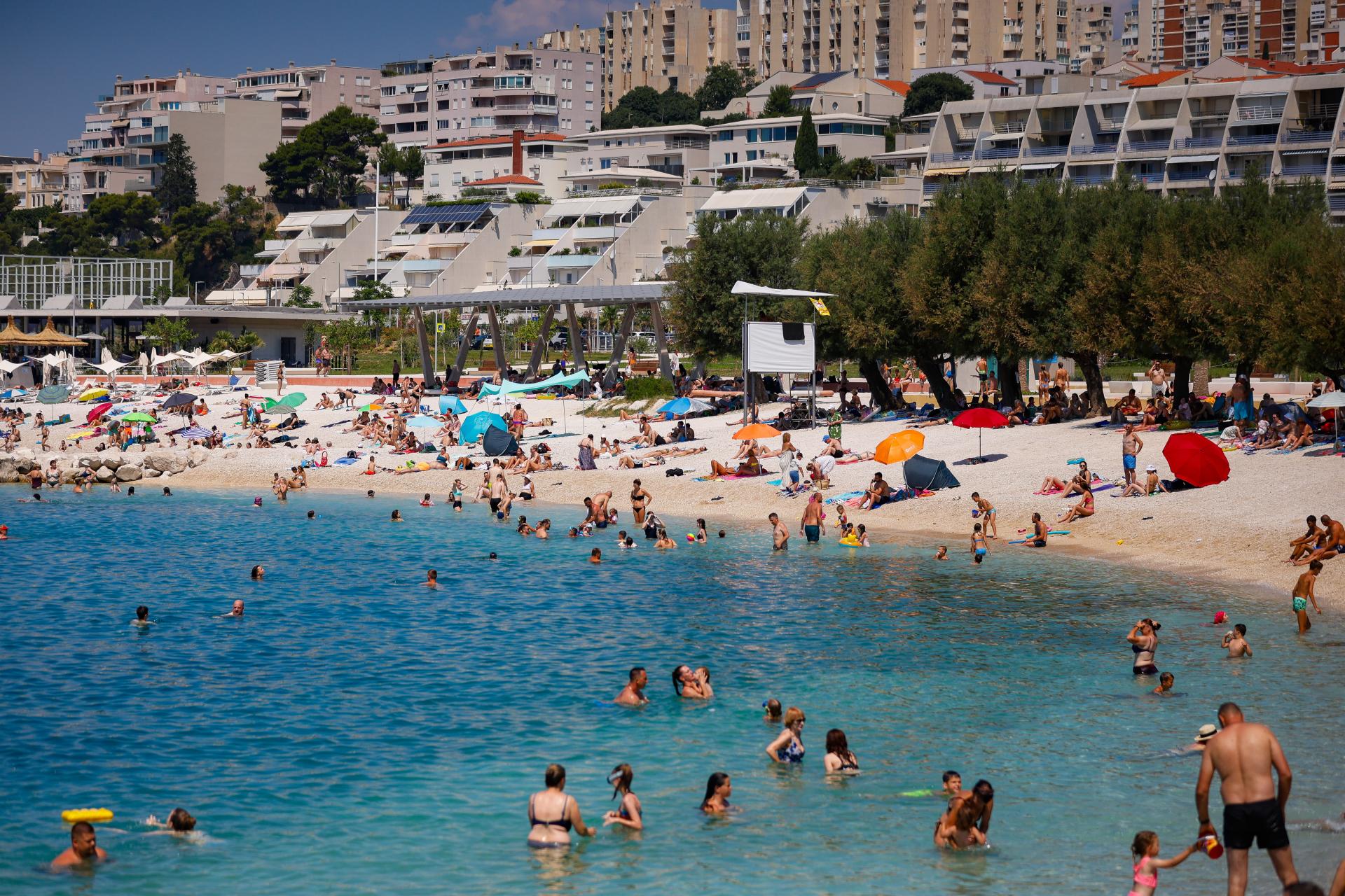 ‘Balkanska metoda‘ čuvanja stvari na plaži zapalila društvene mreže. Video postao hit: ‘Problem je to svako ljeto...‘
