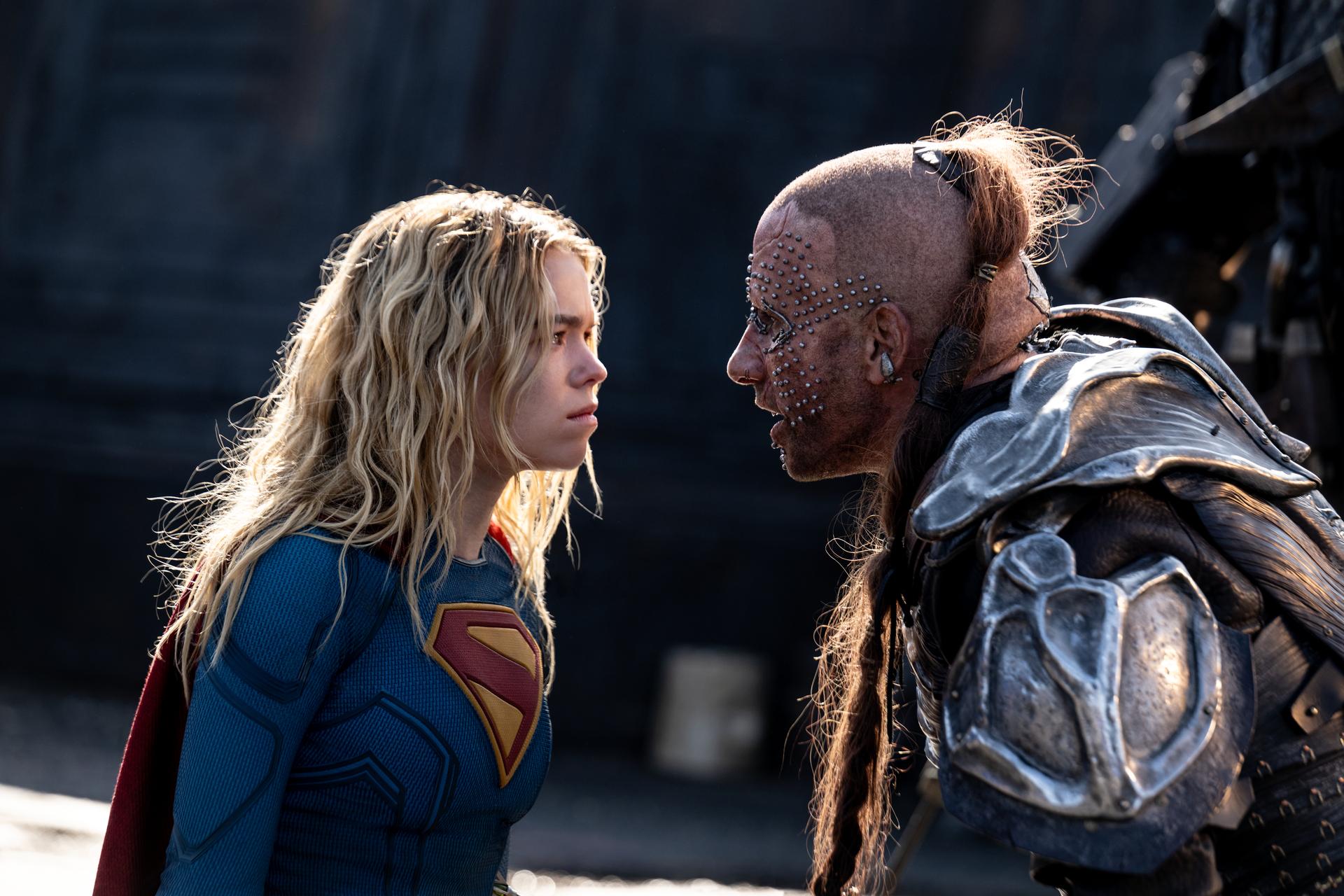 Razbarušena Supergirl u filmu bez misije