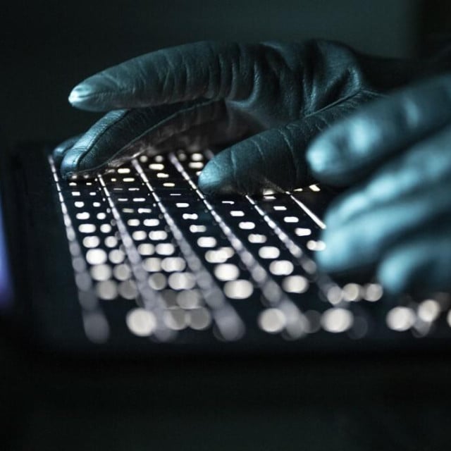 <p>Osobe čije su e-mail adrese obuhvaćene ovim incidentom mogu zaprimiti povećan broj neželjenih ili lažnih poruka koje se predstavljaju kao komunikacija &scaron;kole, Ministarstva znanosti, obrazovanja i mladih, CARNET-a ili drugih poznatih institucija, upozorili su iz AZOP-a (ilustracija)&nbsp;</p>