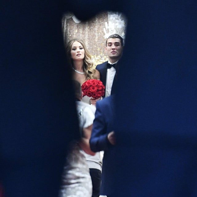 <p>Izabel i Mateo Kovačić su se vjenčali u župi u kojoj su se i zaljubili: ona je pjevala u zboru, a on je bio ministrant.&nbsp;Nakon osvojenog srebra na SP-u&nbsp;u Rusiji 2018., Mateo je&nbsp;slavio sa zastavom&nbsp;svetog Antuna Padovanskog</p>